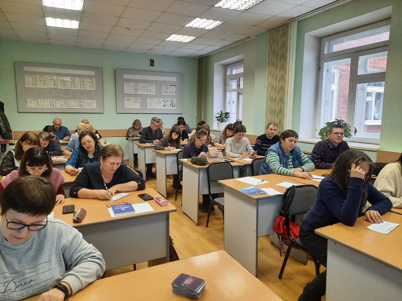  Калужские наставники вооружаются знаниями: курсы по противодействию деструкции и правовой защите молодежи