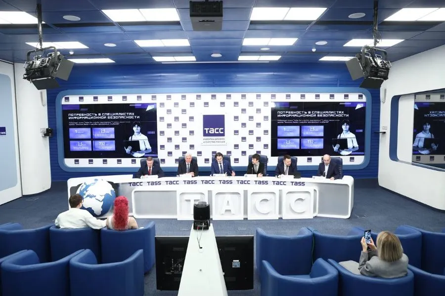 21 мая в информационном агентстве ТАСС (https://t.me/tass_agency) прошла пресс-конференция, посвященная популяризации профессий в сфере информационной безопасности и проведению II Открытого турнира Республики Татарстан по защите информации Go CTF Tatarsta 21 мая в информационном агентстве ТАСС (https://t.me/tass_agency) прошла пресс-конференция, посвященная популяризации профессий в сфере информационной безопасности и проведению II Открытого турнира Республики Татарстан по защите информации Go CTF Tatarsta