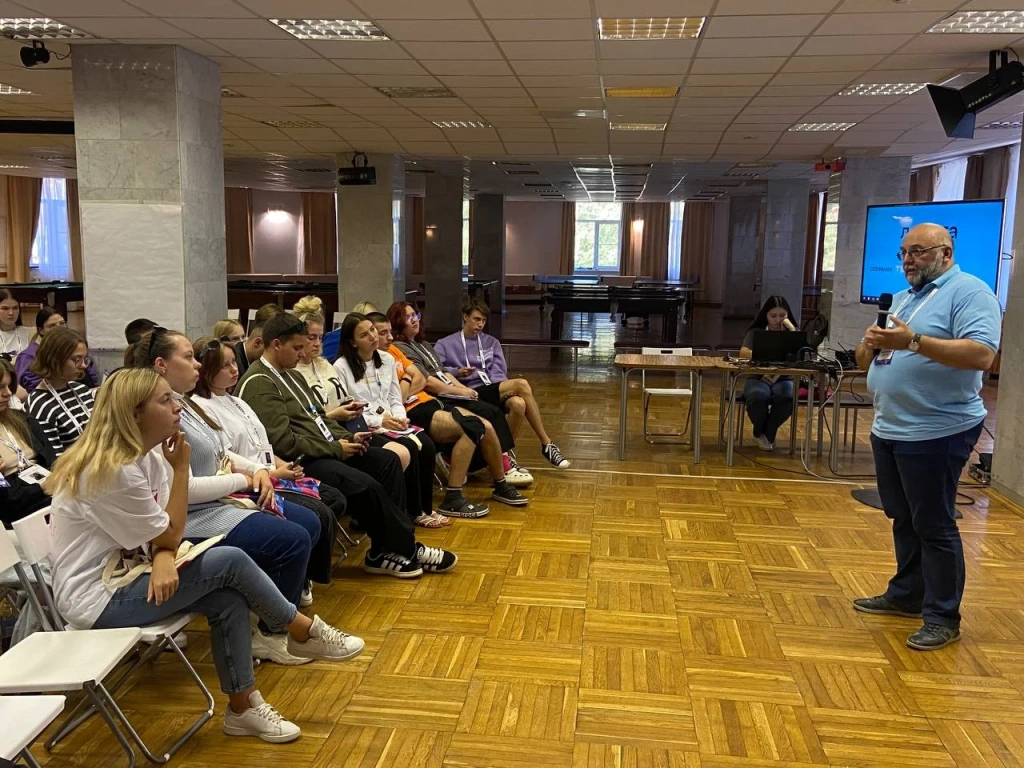 В рамках форума специалисты Движения «Наставники России» провели встречу для участников «Движения Первых», которая вдохновила участников на активные действия и обмен ценным опытом. В рамках форума специалисты Движения «Наставники России» провели встречу для участников «Движения Первых», которая вдохновила участников на активные действия и обмен ценным опытом.