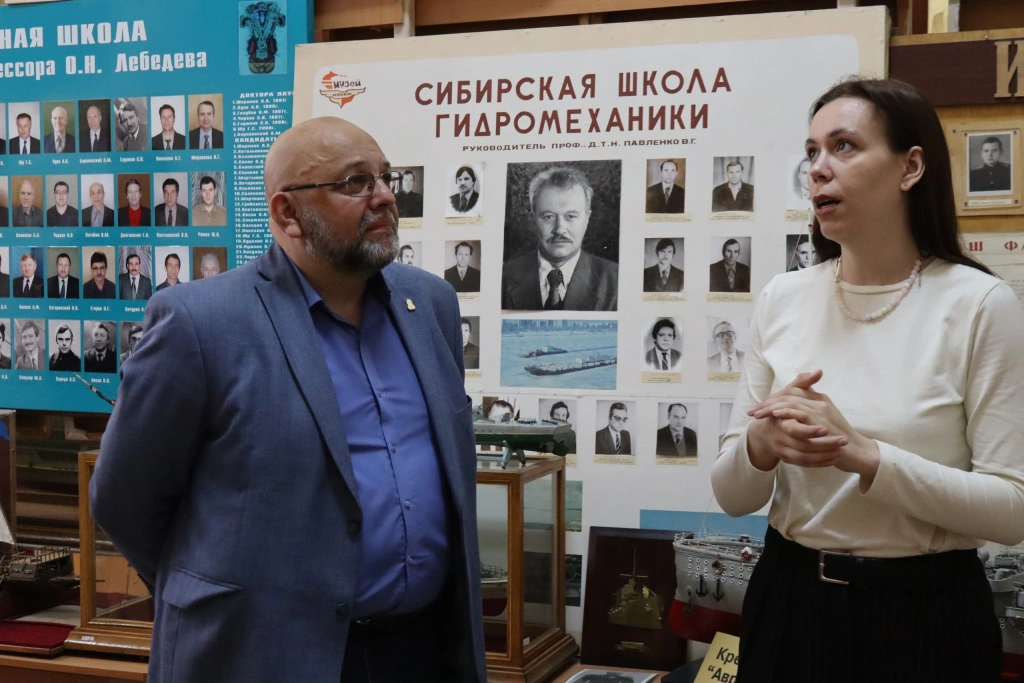 Эксперты Всероссийского общественного движения наставников детей и молодежи «Наставники России» посетили Сибирский государственный университет водного транспорта, расположенный в Новосибирске. 