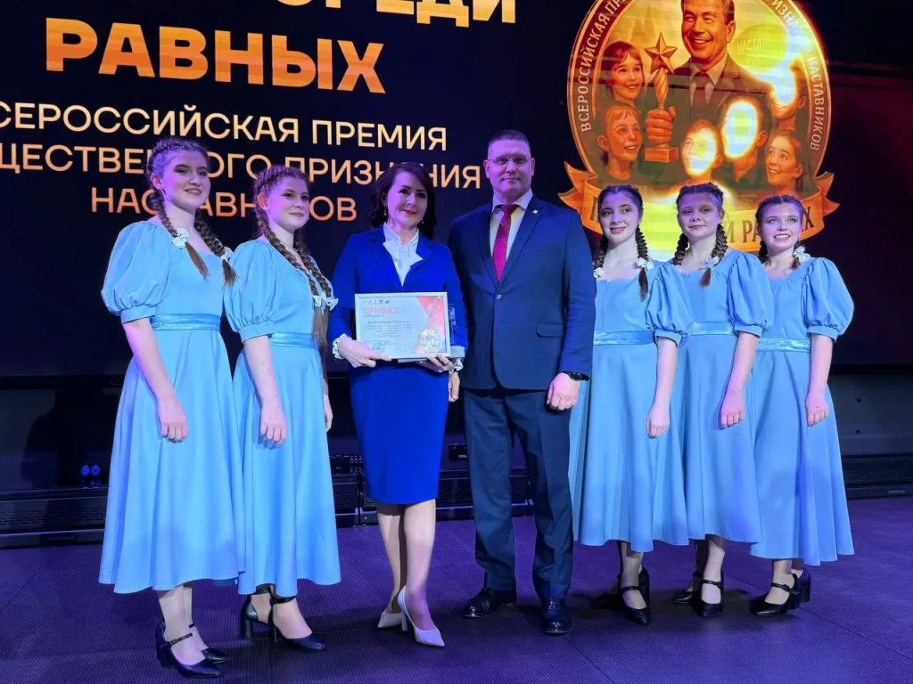 Гузель Гайсиевна, Директор Федерального государственного бюджетного профессионального образовательного учреждения «Ишимбайское специальное учебно–воспитательное учреждение закрытого типа» – лауреат премии «Первый среди равных» в номинации «Личным примером