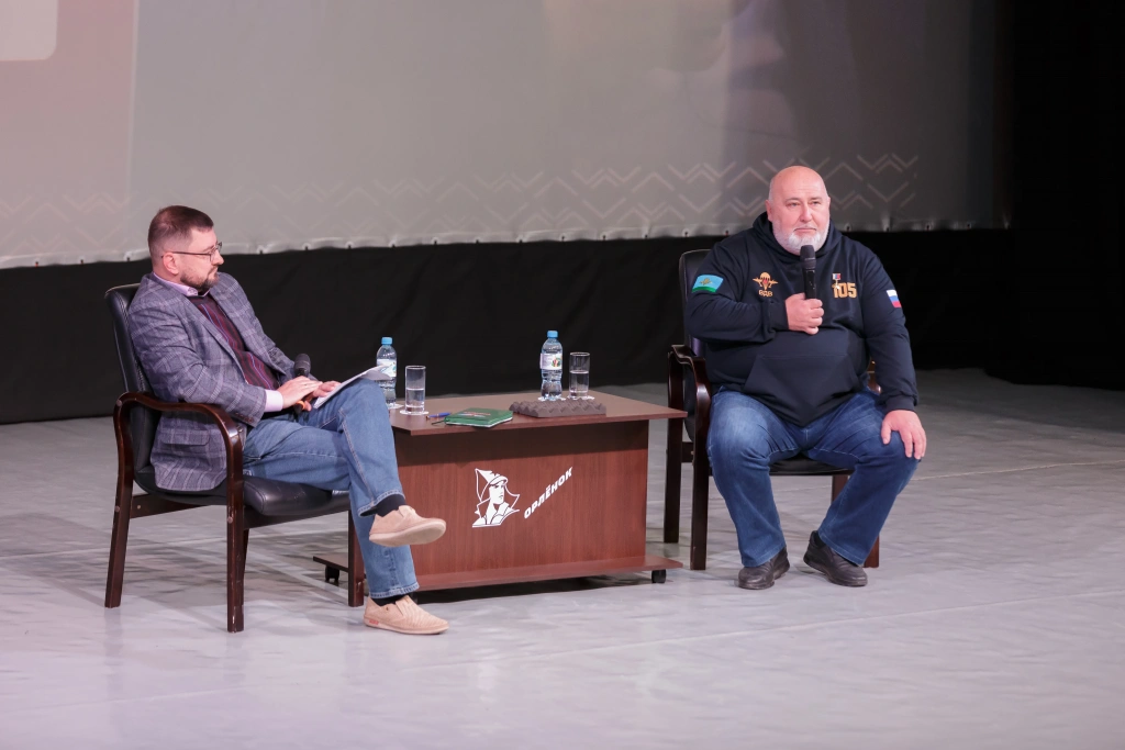«Патриотизм — это готовность приносить пользу своей стране»: в «Орлёнке» прошла встреча с Героем России Алексеем Романовым