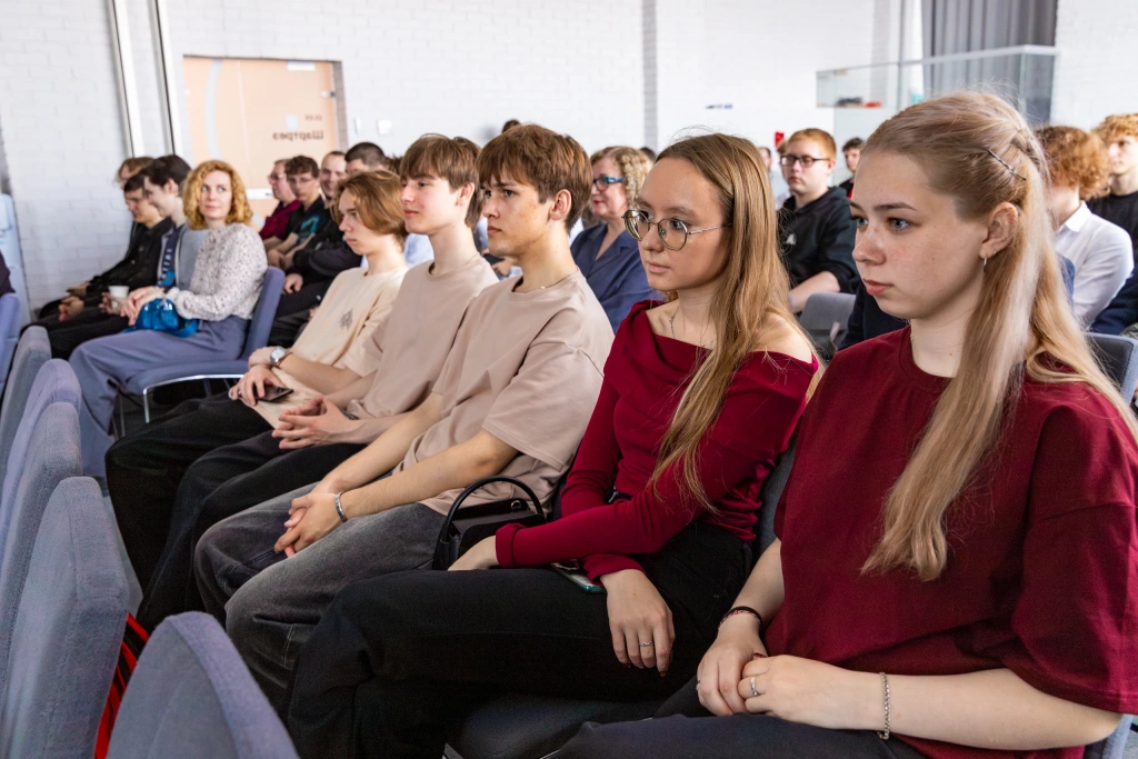 27 мая в Новосибирске прошла торжественная церемония награждения победителей сразу двух крупных соревнований: регионального чемпионата «NSKCTF-2026» и международного кибер-турнира «Неизвестная война». 27 мая в Новосибирске прошла торжественная церемония награждения победителей сразу двух крупных соревнований: регионального чемпионата «NSKCTF-2026» и международного кибер-турнира «Неизвестная война».