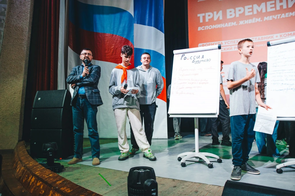 В «Орлёнке» орлята построили «Россию будущего» В «Орлёнке» орлята построили «Россию будущего»