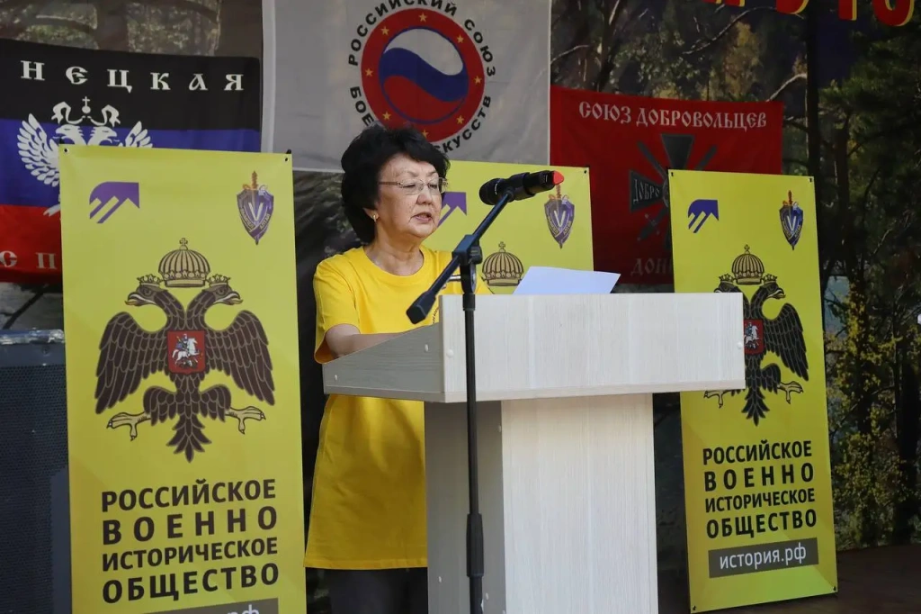 С приветственным словом к ребятам обратилась Председатель Регионального отделения РВИО в Республике Алтай, Председатель Комитета Государственного Собрания – Эл Курултай Республики Алтай по национальной политике, образованию, культуре, общественным объединениям и средствам массовой информации Наталья Екеева. С приветственным словом к ребятам обратилась Председатель Регионального отделения РВИО в Республике Алтай, Председатель Комитета Государственного Собрания – Эл Курултай Республики Алтай по национальной политике, образованию, культуре, общественным объединениям и средствам массовой информации Наталья Екеева.