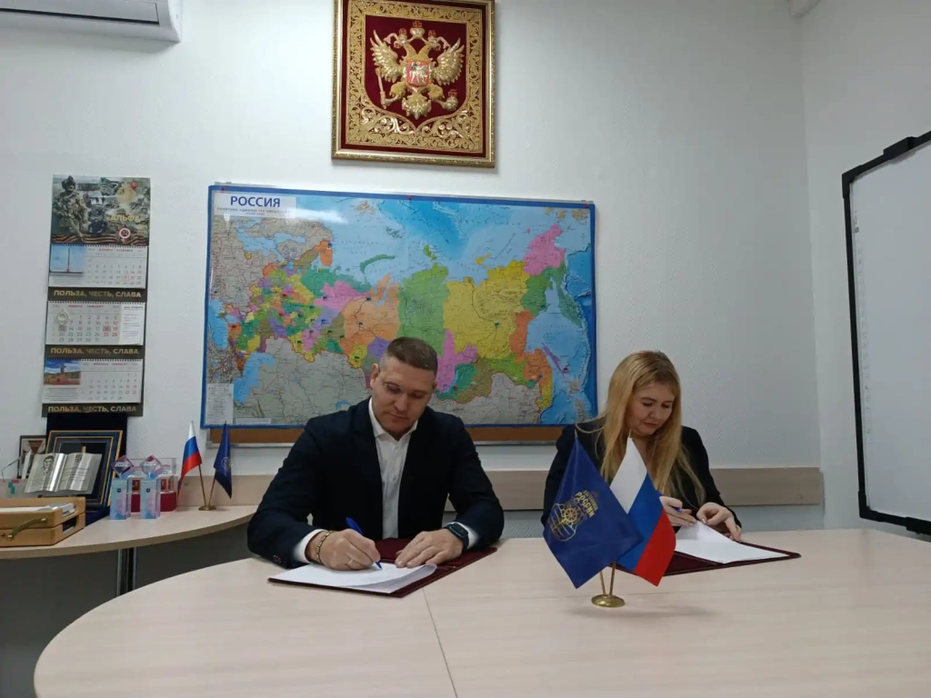 Документ подписали председатель Координационного совета Движения «Наставники России» Дмитрий Бархатов и главный врач Центров ментального здоровья «Эмпатия» Надежда Панова. Документ подписали председатель Координационного совета Движения «Наставники России» Дмитрий Бархатов и главный врач Центров ментального здоровья «Эмпатия» Надежда Панова.