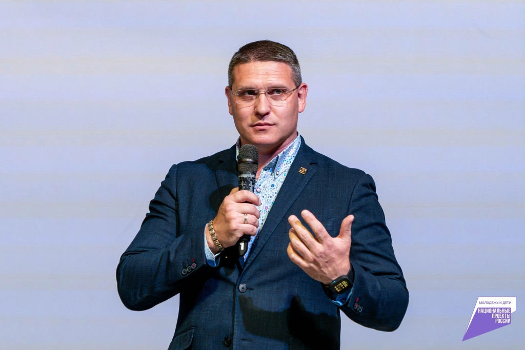 Дмитрий Бархатов, председатель координационного совета Всероссийского общественного движения наставников детей и молодежи «Наставники России» Дмитрий Бархатов, председатель координационного совета Всероссийского общественного движения наставников детей и молодежи «Наставники России»