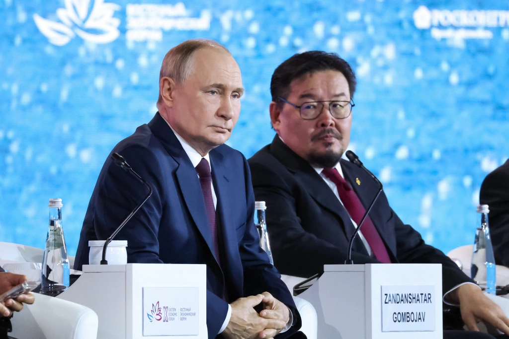 Лидер движения «Наставники России» Дмитрий Бархатов принял участие в пленарном заседании ВЭФ-2025, которое провёл президент России Владимир Путин