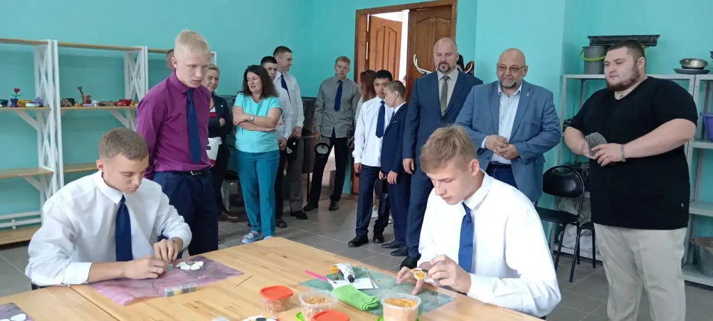 Представители Движения ознакомились с условиями пребывания несовершеннолетних, а также лично пообщались с воспитанниками и педагогическим составом. Представители Движения ознакомились с условиями пребывания несовершеннолетних, а также лично пообщались с воспитанниками и педагогическим составом.